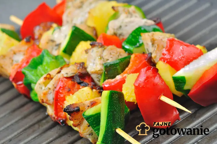 Kolorowe szaszłyki z warzyw, a także inne pomysły na fit grill, czyli przepisy na dietetyczne potrawy z grilla