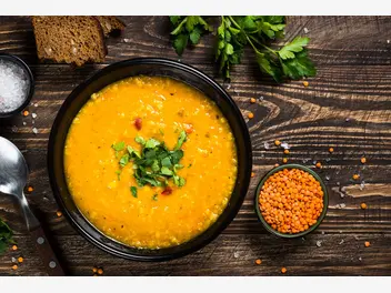 Ilustracja artykułu zupa krem z soczewicy - 3 najlepsze przepisy na sycącą zupę