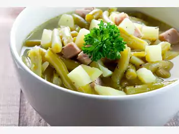 Ilustracja artykułu zupa z fasolki szparagowej - 3 przepisy na zdrowy i smaczny obiad