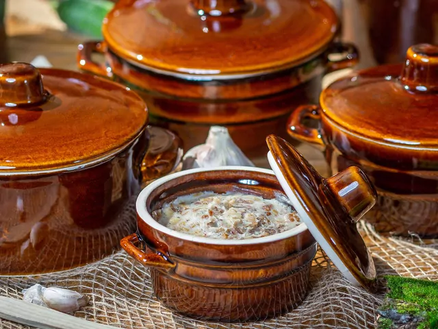 Kamionkowe naczynia – kuchenne niezbędniki