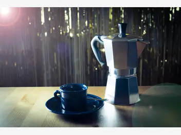 Ilustracja artykułu jak zrobić doskonałą włoską kawę bez ekspresu? pomoże ci w tym kawiarka na gaz!