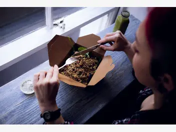 Ilustracja artykułu kuchnia zamknięta w pudełku: jak dieta pudełkowa zmienia zasady gry w zdrowym odżywianiu?