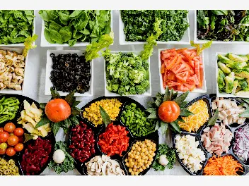 Ilustracja artykułu przyszłość cateringu: innowacje w personalizacji i zrównoważonym odżywianiu