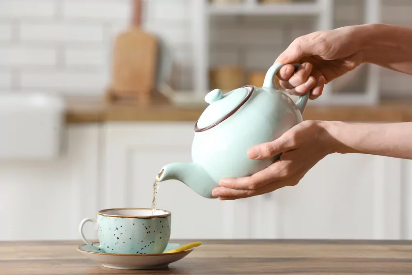 Wybierając herbatę na prezent, zwróć uwagę na różnorodność smaków i eleganckie opakowanie Herbata