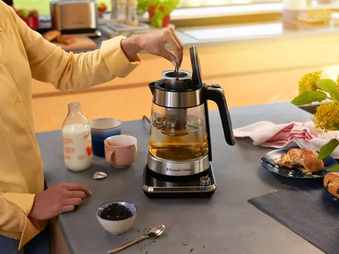 Czajnik elektryczny z zaparzaczem