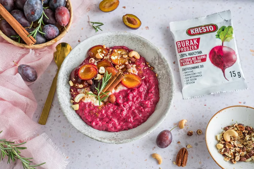 Kolorowy pudding ryżowy z karmelizowaną śliwką Kolorowy pudding ryżowy z karmelizowaną śliwką