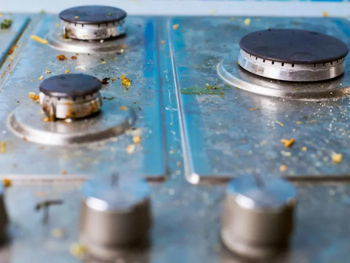 Jak wyczyścić przypaloną kuchenkę?