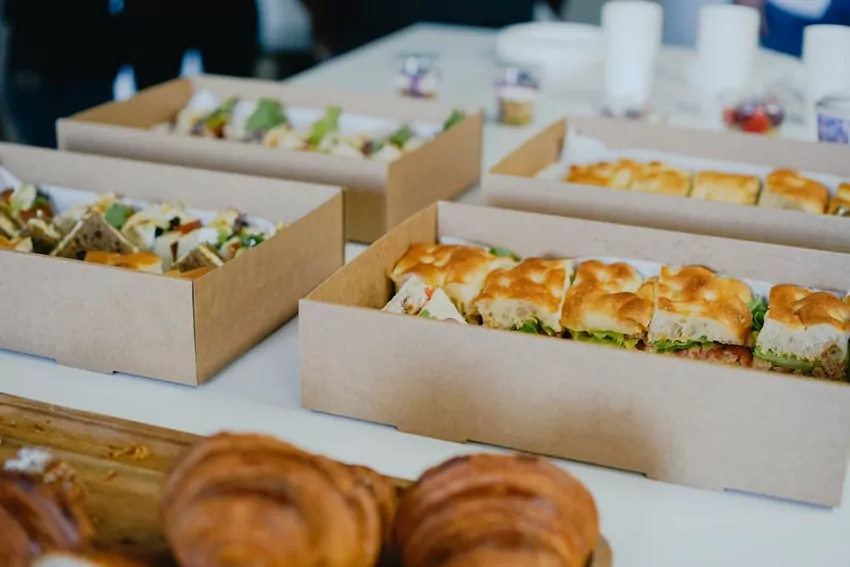 Zainwestuj w wydajny system pakowania i szczelne opakowania, aby usprawnić pracę Catering