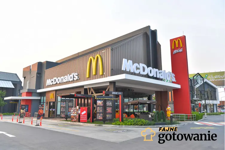 Na zdjęciu znajduje się restauracja McDonald's oraz kupony do maka aktualne teraz