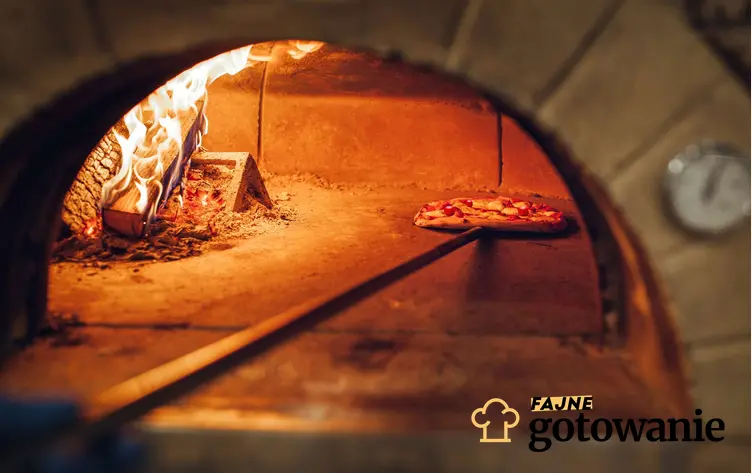 Pizza wkładana do pieca opalanego drewnem. Przepisy na pizzę dla każdego.