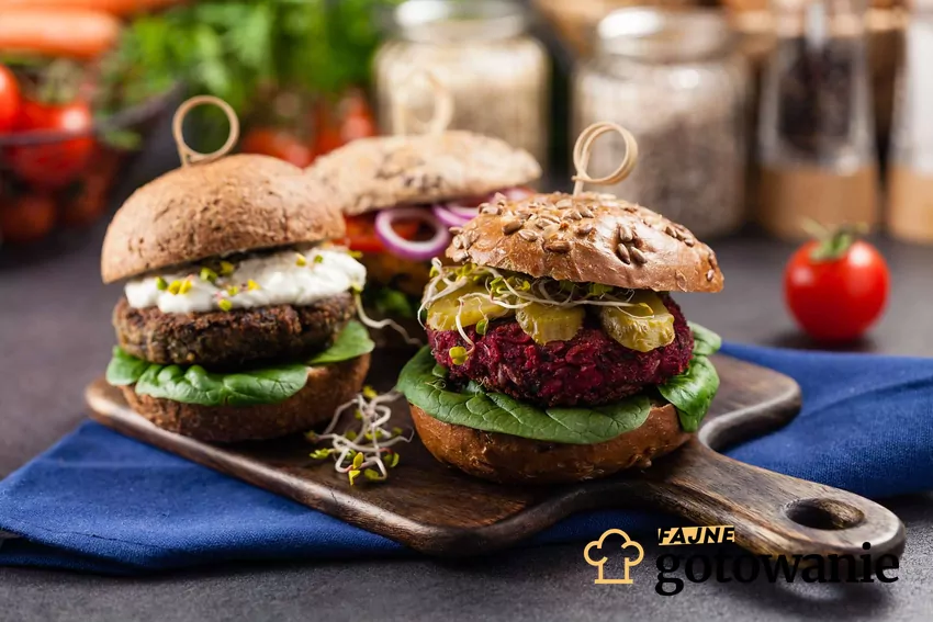 Podane na desce vege burgery