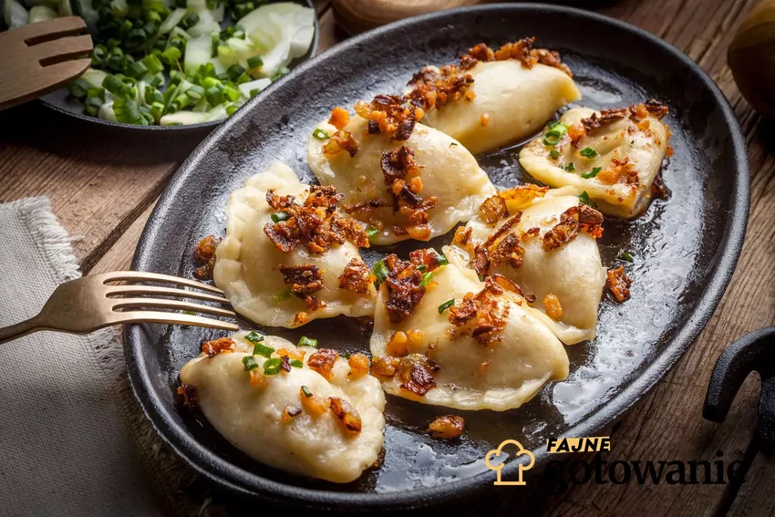 Pierogi ruskie ze skwarkami cebulowymi