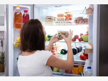 Ilustracja artykułu jak dbać o lodówkę, żeby dłużej cieszyć się smacznym jedzeniem?