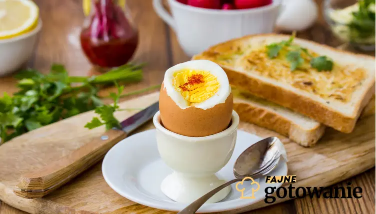 Ugotowane jajka są smaczne same w sobie, jednak można ich użyć również do innych przepisów