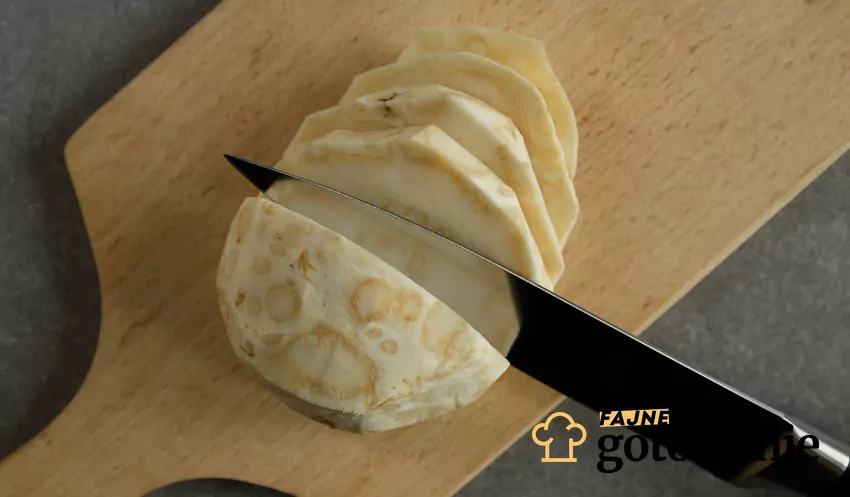 Seler korzeniowy pokrojony w plastry