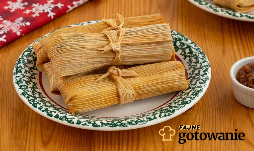 Tamales ułożone na talerzu