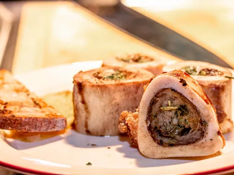 Jedzenie szpiku kostnego