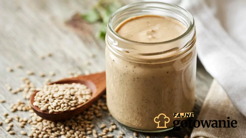 Tahini w słoiku
