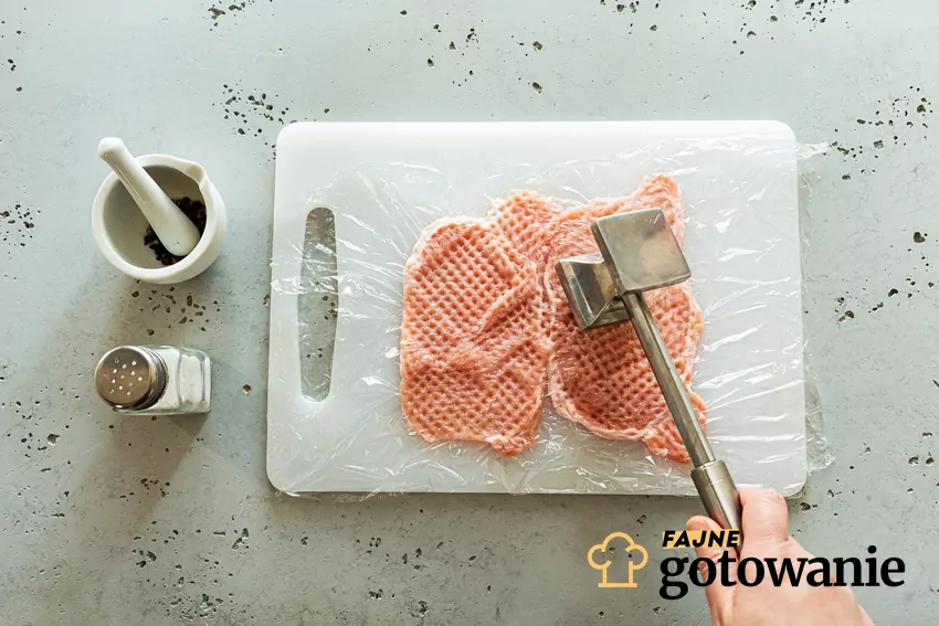 Odpowiednie rozbicie kotleta to dopiero połowa sukcesu... Rozbijanie kotletów schabowych