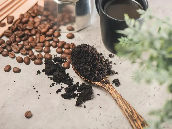 Fusy z kawy, jako pochłaniacz zapachów