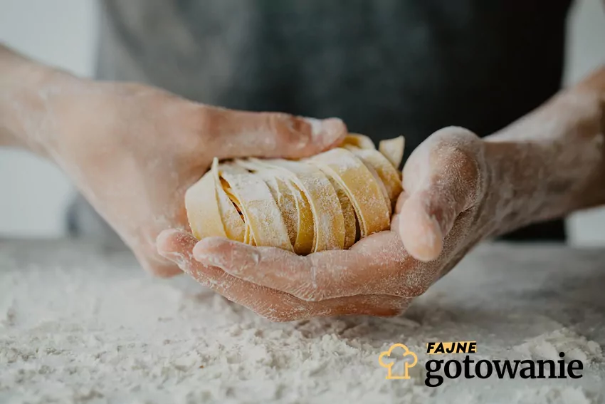 Makaron zwiększa swoją objętość podczas gotowania, co wpływa na końcową ilość potrawy Makaron domowy