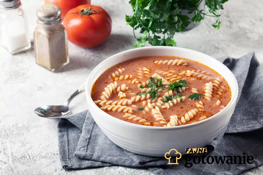 Zupa pomidorowa z makaronem