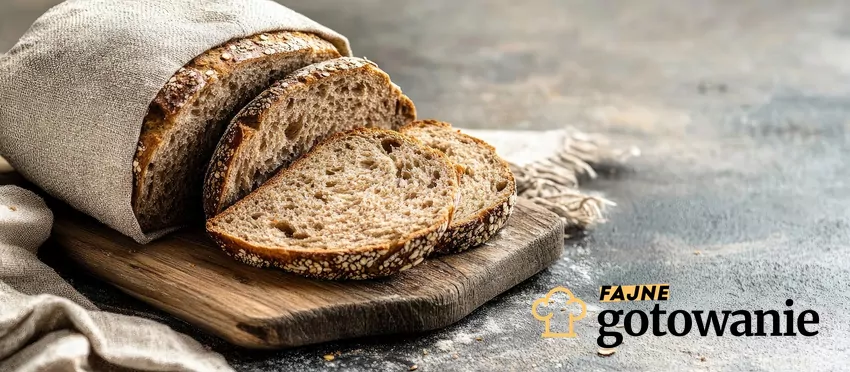 Ciemne pieczywo w całości i pokrojone