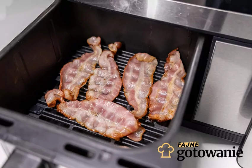 Przyrządzanie potraw w airfryerze to oszczędność czasu i energii Boczek z airfryera