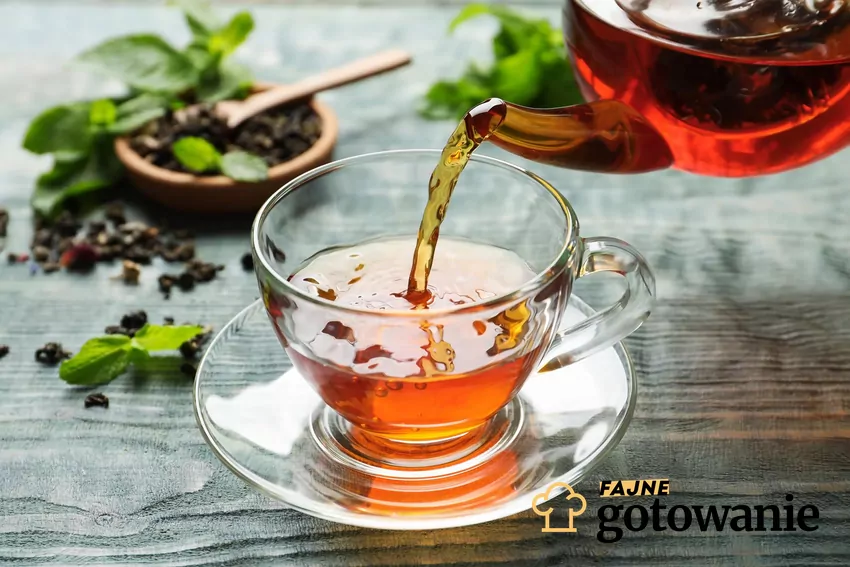 Czasem na powierzchni herbaty pojawia się biaława warstwa przypominającą kożuch Zaparzanie herbaty