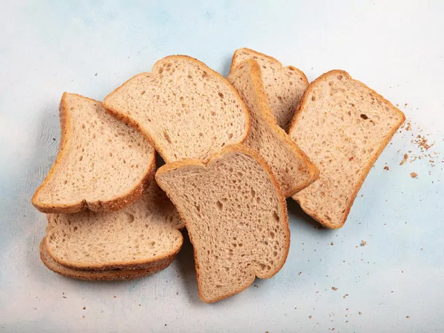 Odświeżanie czerstwego chleba