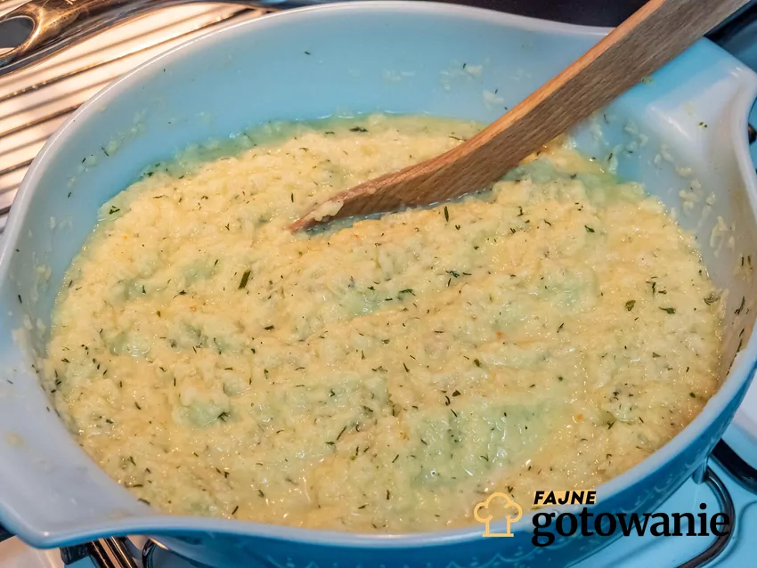 Placki ziemniaczane to danie, które daje ogromne pole do kulinarnych eksperymentów Masa na placki ziemniaczane