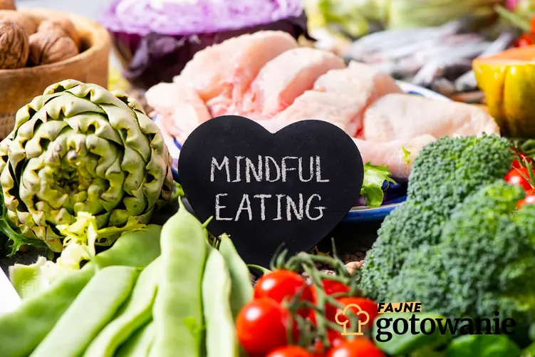 Mindful eating ma swoje zasady, które warto wprowadzić w życiu