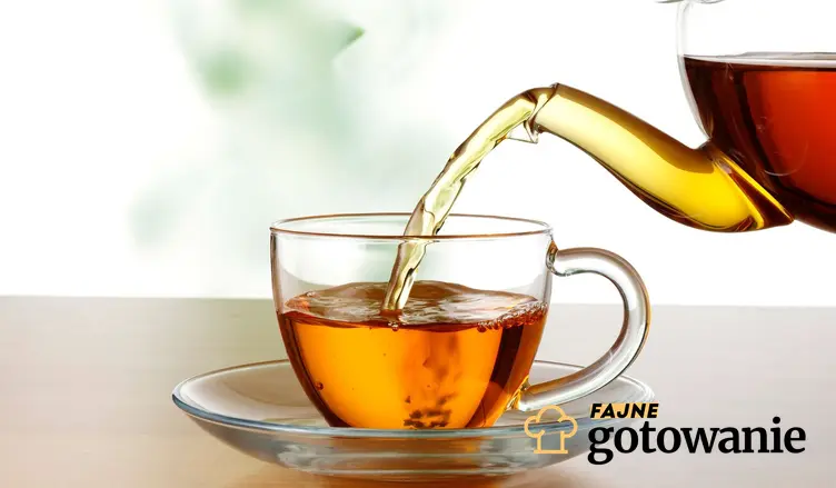 Picie herbaty i ogólnie napój bez kalorii sprzyja zmniejszeniu zatrzymywania wody w organizmie