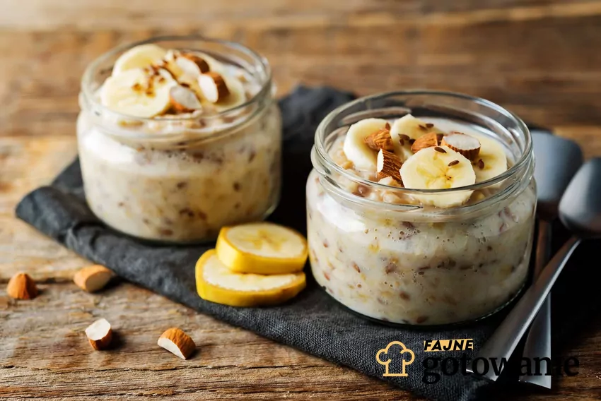 Owsianka z bananem i orzechami