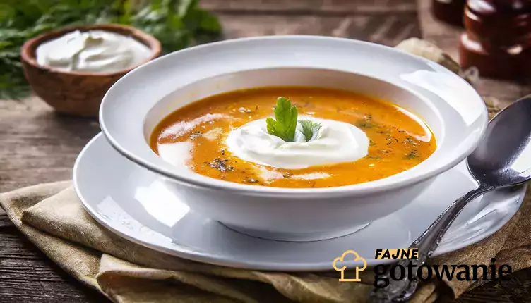 Kremowa zupa pomidorowa bez śmietany