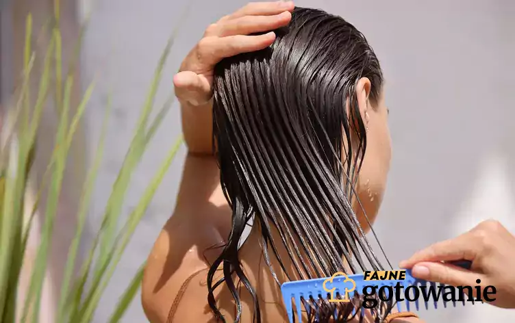Nakładanie oleju na końcówki włosów