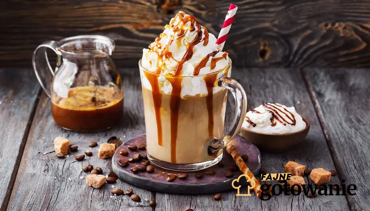 Kawa z bitą śmietaną i syropem może mieć ponad 300 kcal