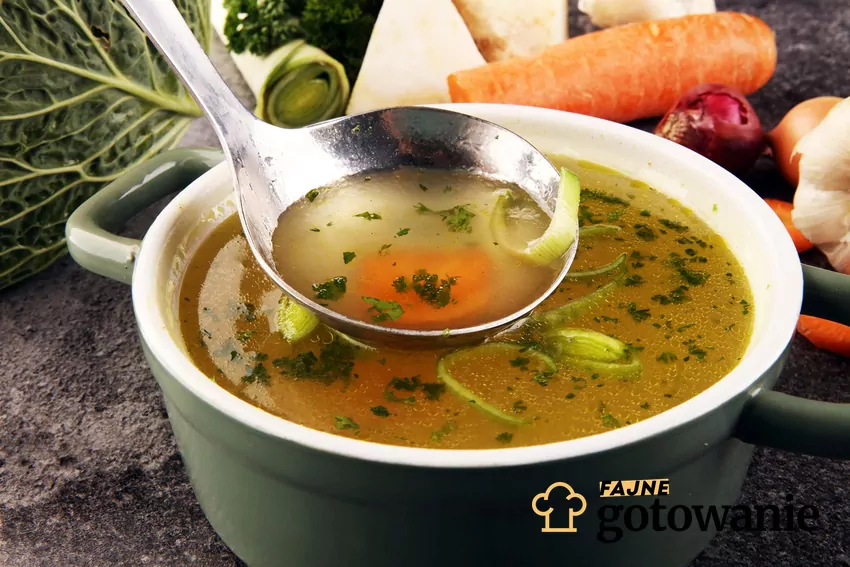 Rosół w garnku