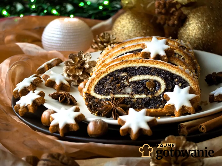 To ciasto w PRL było obowiązkowe na święta Strucla makowa na talerzu