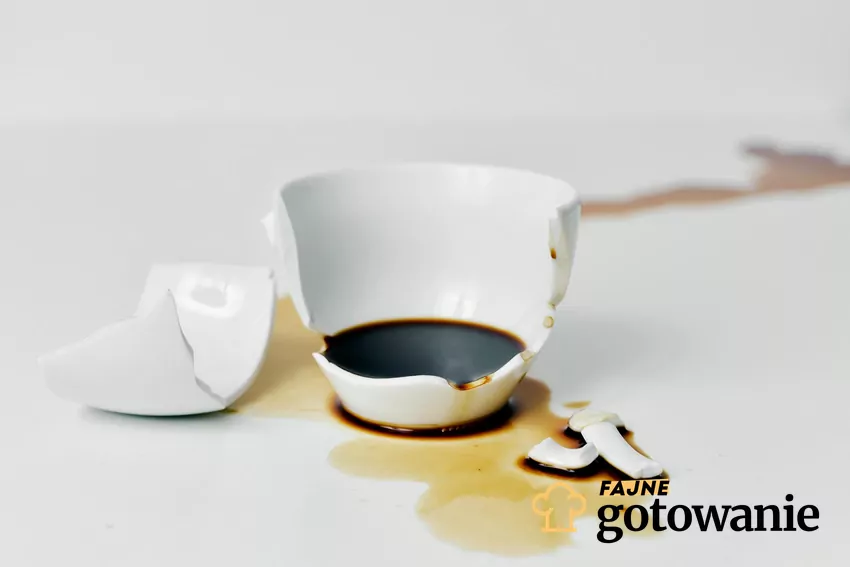 Ekologia zaczyna się w domu – od świadomych decyzji Pobity kubek z kawą