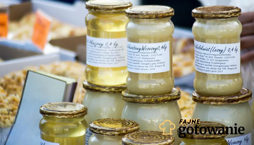 Naturalny miód ma różną barwę - od prawie białej po ciemnobrązową Miód naturalny