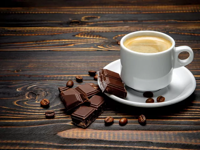 Dodatek gorzkiej czekolady do kawy