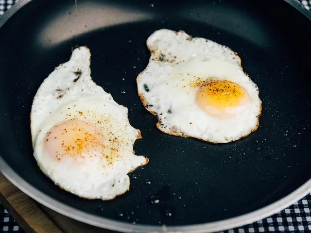 Sposób na idealne jajka sadzone