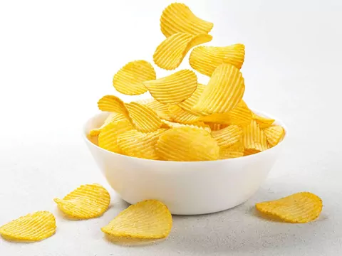 Sprawdź, dlaczego chipsy mają dziurki