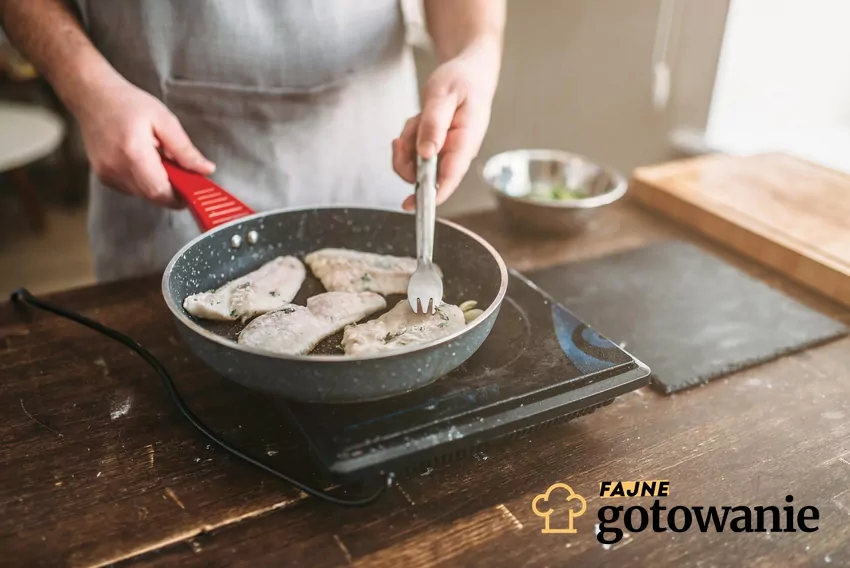Smażenie ryby na patelni