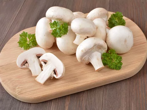 Czy można jeść surowe pieczarki