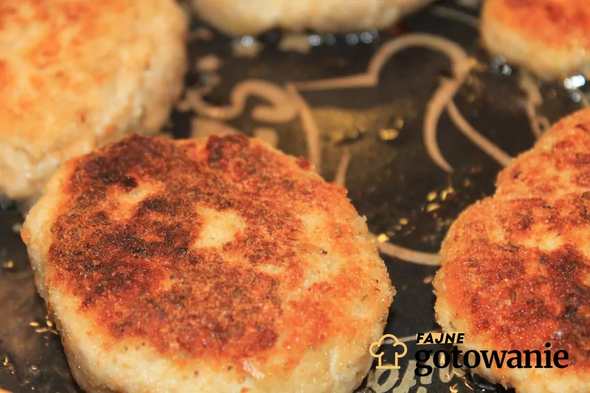 Kotlety mielone dają niesamowicie szerokie możliwości modyfikacji Kotlety mielone na patelni