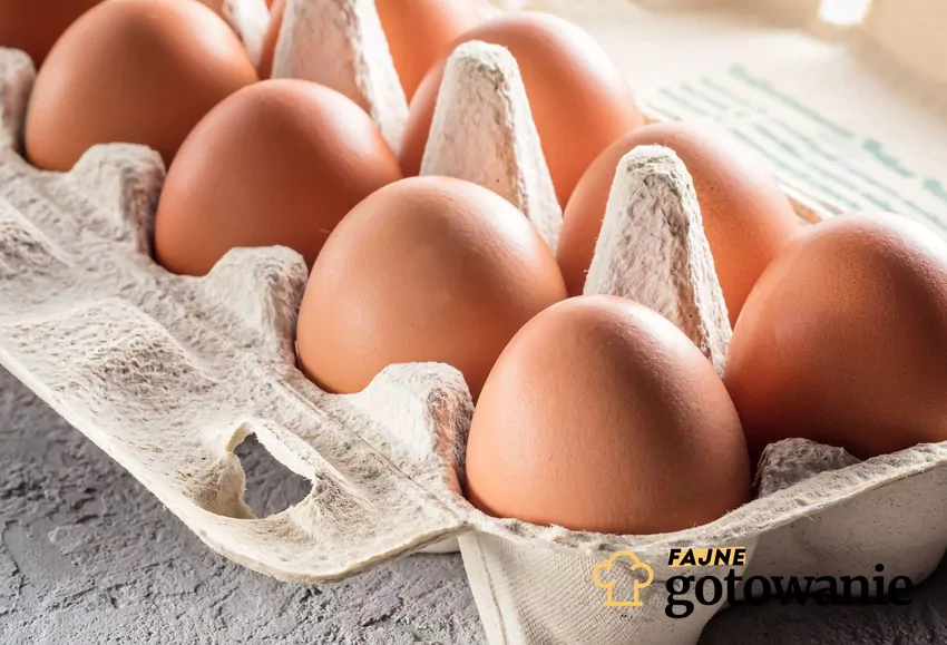 Przechowywanie jaj w oryginalnym opakowaniu możesz wpłynąć na ich świeżość Jajka w wytłaczance