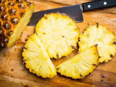 Dyskomfort podczas jedzenia ananasa