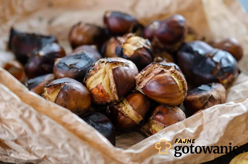 Nacięcie kasztanów to bardzo ważny krok przygotowujący do pieczenia Upieczone kasztany